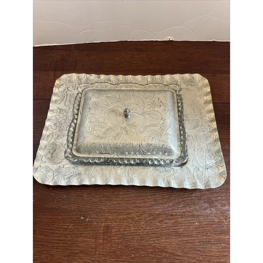 VTG‎ Hand Finished Aluminum Serving Tray Fruit Dogwood Glass Divided Insert, Lid